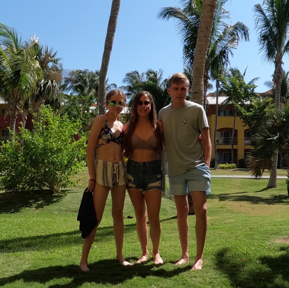 Meet your Posher, Sara - Picture 1 of 8